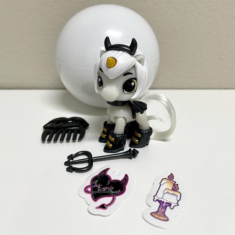 Zuru Unicorn Squad Series 7 Veera Toy Figure